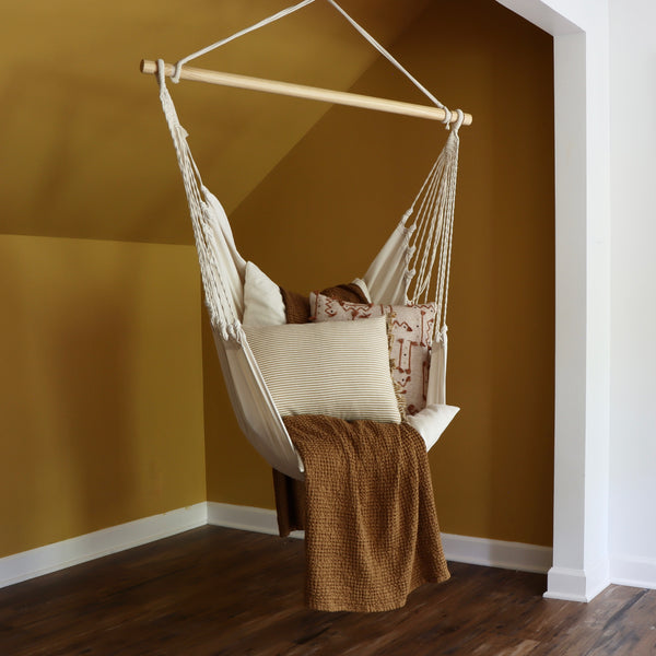 Canvas hanging outlet chair