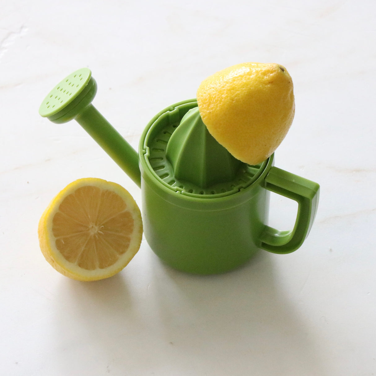 Citron Watering Can Juicer