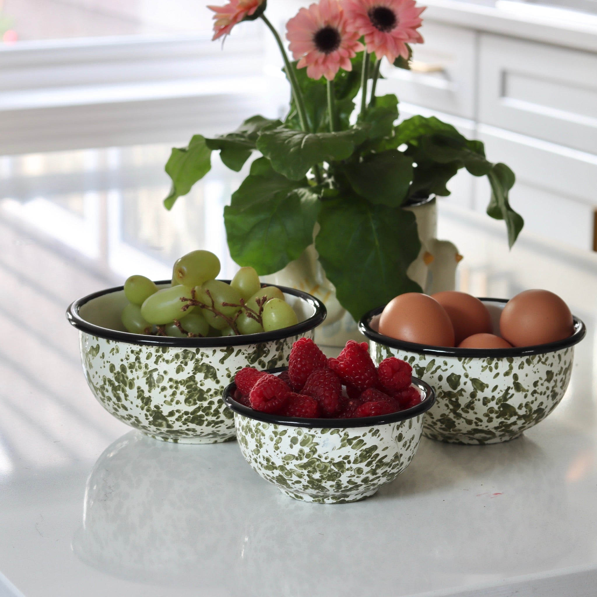 Set of Three Green Speckled Bowls, Decorative Bowl Set, high quality Splatter ware Enamelware Bowls, Vintage Style Bowl, Serving and Mixing Bowls-*ct