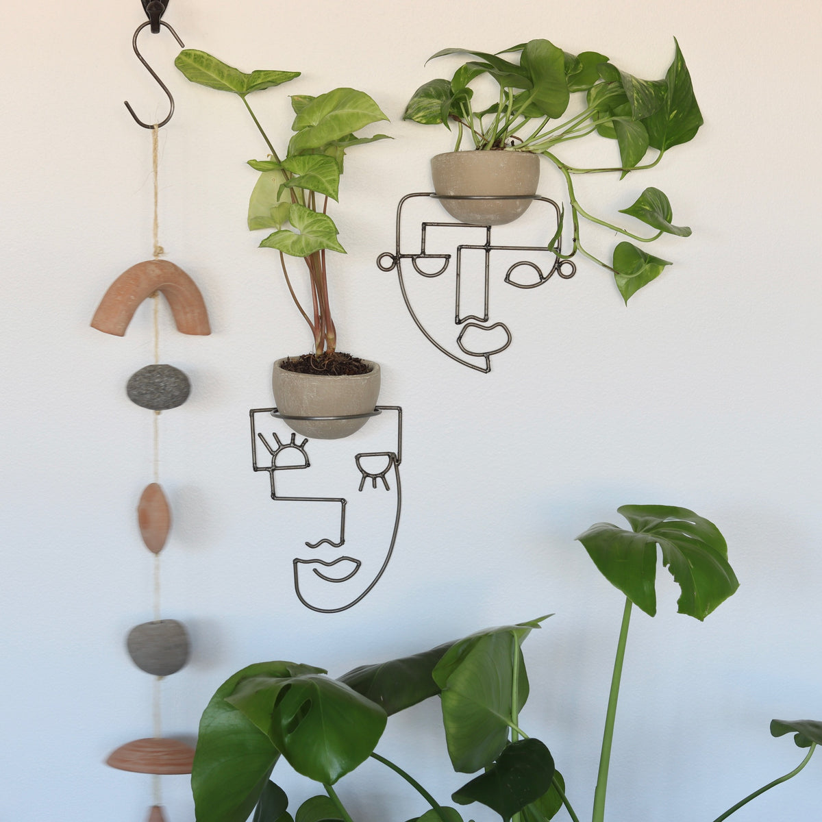 Best Face Forward Terracotta and Wire Wall Planters - Holistic Habitat 