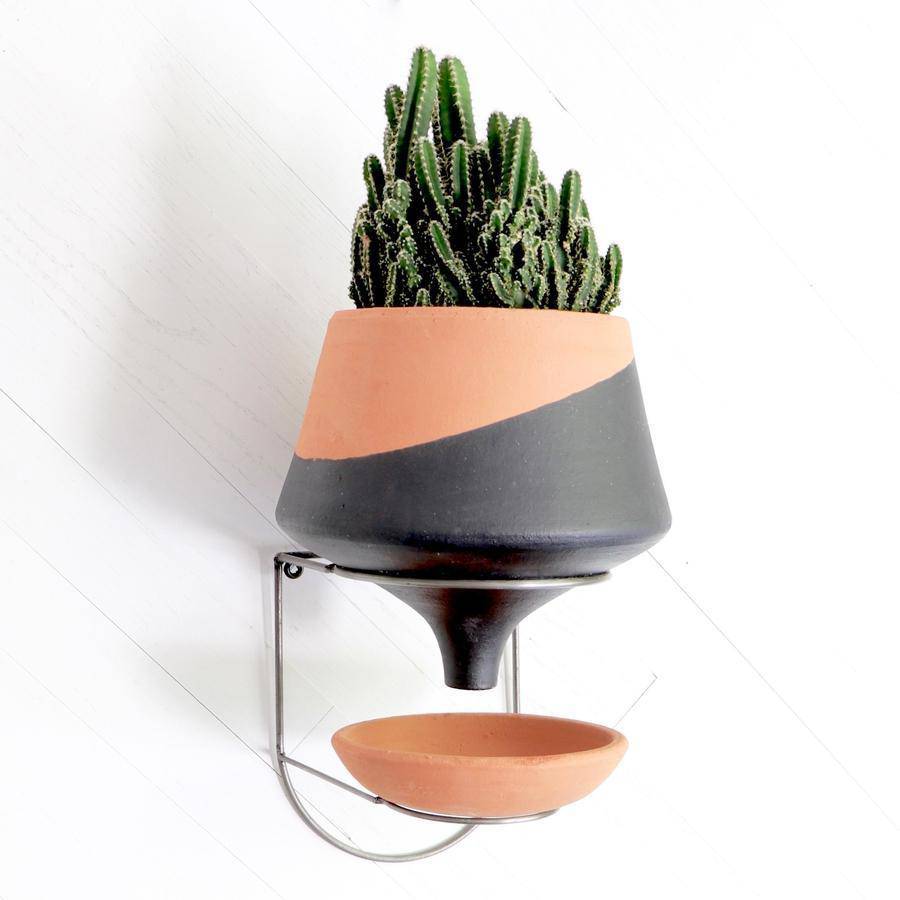 The Holistic Habitat Wall Mount Funnel Planter-Black - Holistic Habitat 