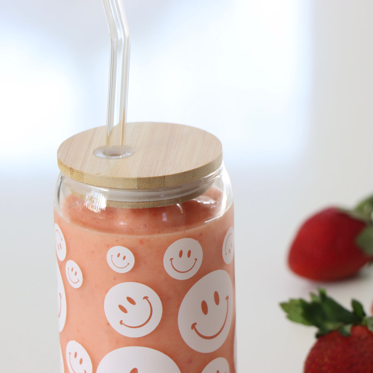 Smiley Face Drinking Glass With Lid &amp; Straw - Holistic Habitat 