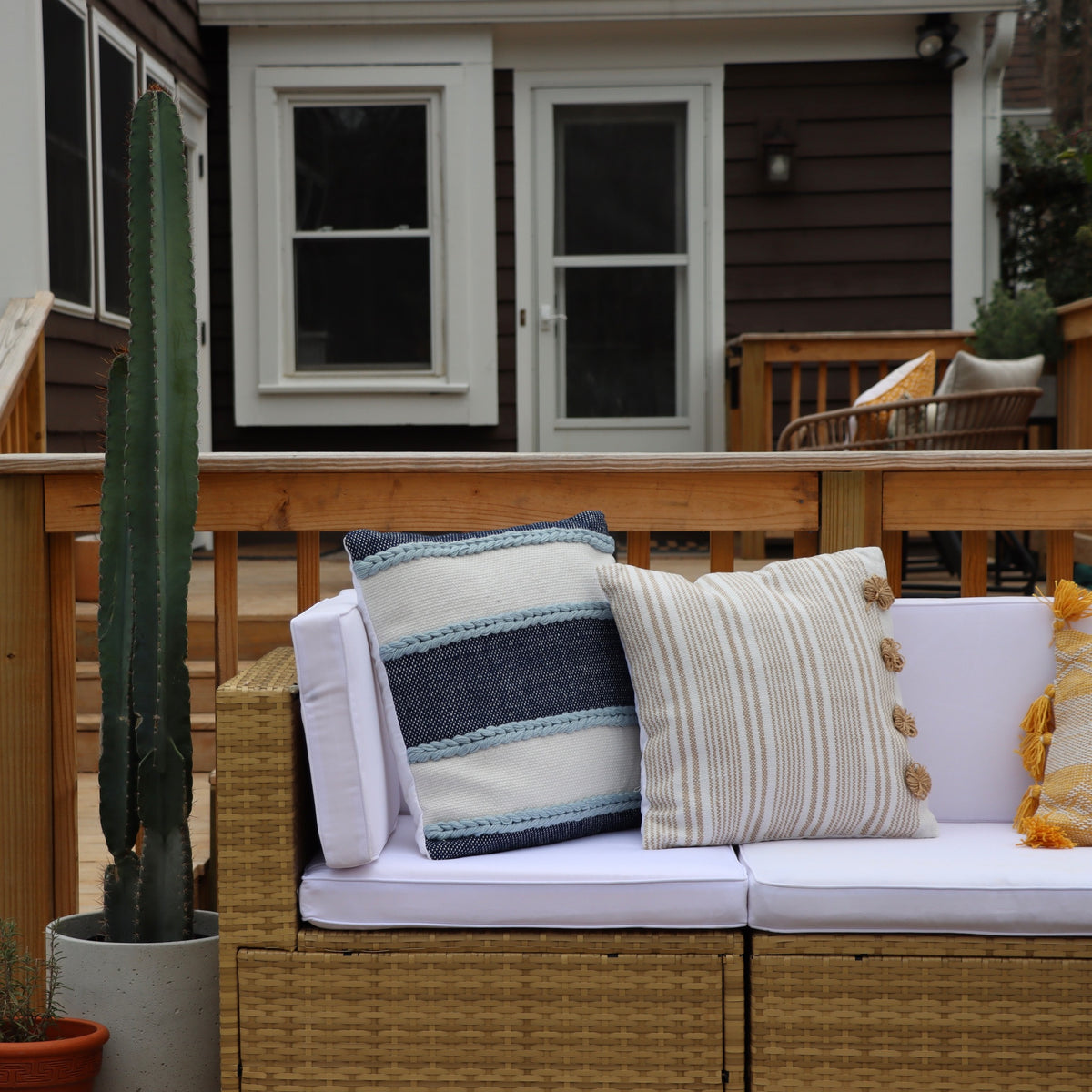 Lenora Hand Woven Indoor/Outdoor Pillow 18x18 - Holistic Habitat 
