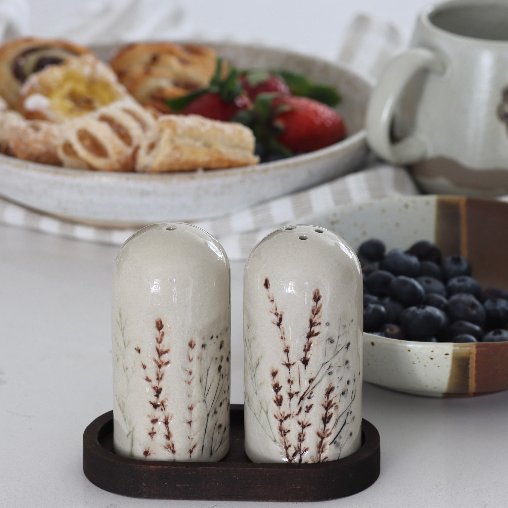 Simple Salt and Pepper Shaker Set